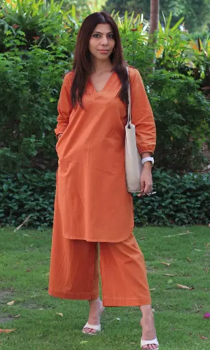 Premium cotton slub top with beautiful colours. Paired up with premium cotton slub plazo with side pocket